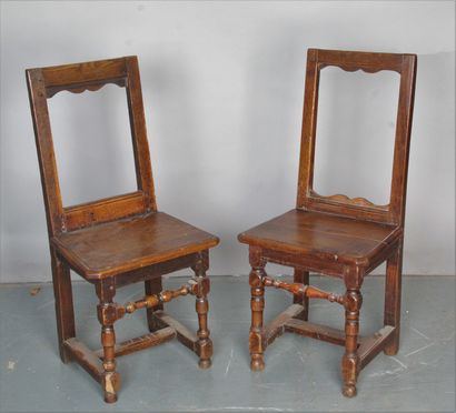 null TWO LORRAINE CHAIRS in natural wood, legs and front braces turned in double...