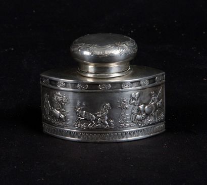 null SMALL BOX WITH FAR, of oblong form out of silver to the 800 thousandth, with...