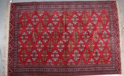 null YAMOUD BOUKAHAR RUG (Russia) Decorated with stylized gühls on a lees background....