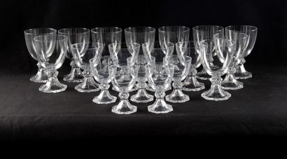 null GLASS SERVER SET, in crystal with hexagonal feet, including: 10 high glasses,...