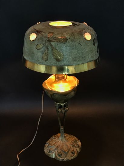 Georges LELEU (1883-1961) Georges LELEU (1883-1961)

Chestnut tree lamp

in gilt...