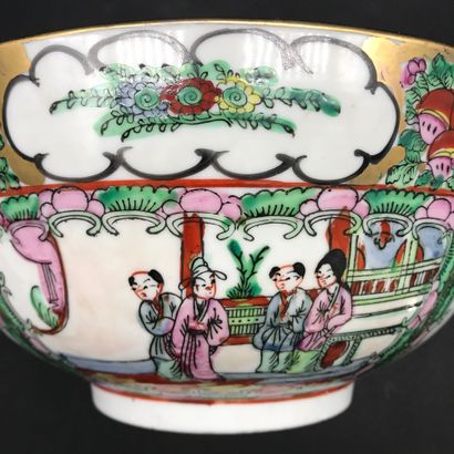 null CHINE

Grand bol en porcelaine de Canton

à décor polychrome animé de personnes

H....