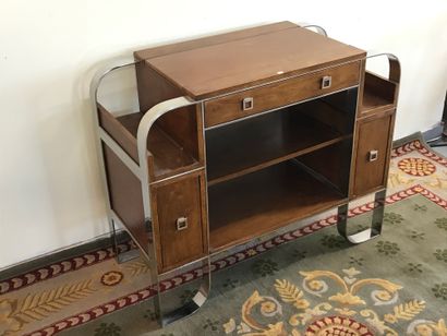 null CONSOLE of Art Deco style

chromed metal frame and top covered with brown leather....