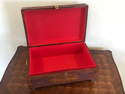 null BOX

Carved wood and gilded brass inlays. 

Interior lined with red velvet....
