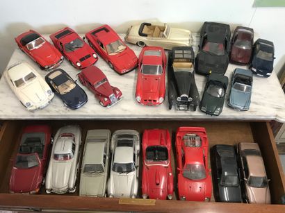 Collection de voitures 
Dont Porsche, Fe...
