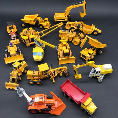 Collection de 15 jouets Caterpillar 
En métal...