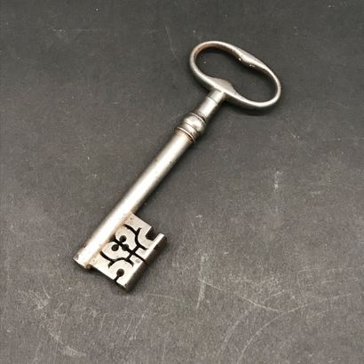 null FORGED STEEL KEY

Penne with openwork pattern

End of the 18th century

L. 13,5...