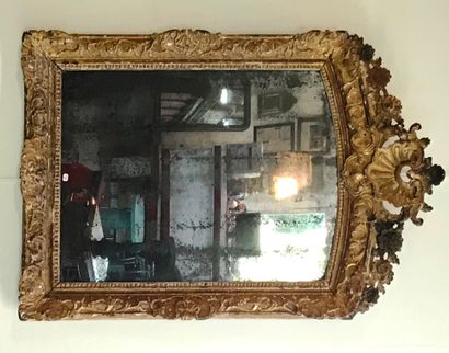 MIRROR 
In gilded wood 
Regency period 
Decorated...