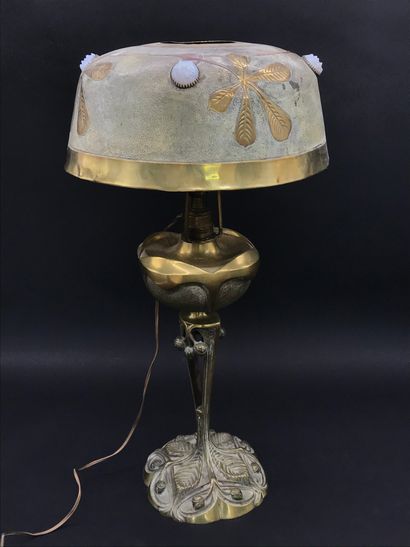 Georges LELEU (1883-1961) Georges LELEU (1883-1961)

Chestnut tree lamp

in gilt...
