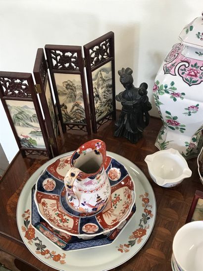 null Lot of chinoiseries including 

Plates, bowl, table screen, ashtray, covered...
