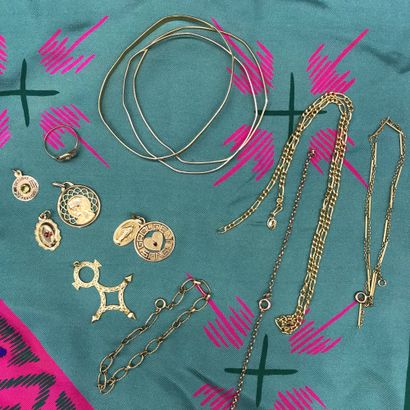 null Yellow gold lot including :

four bracelets, five medals, one ring, three broken...