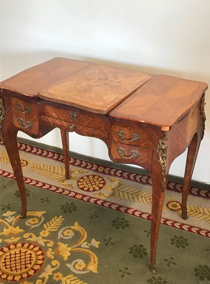 null COIFFEUSE 

Louis XV style 

In marquetry and gilt bronze 

Opening with a drawer,...