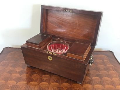 null TEA BOX

of sarcophagus form 

in mahogany and mahogany veneer, mobile side...