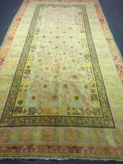 null Grand TAPIS de SAMARKAND

375 x 186 cm

Tapis