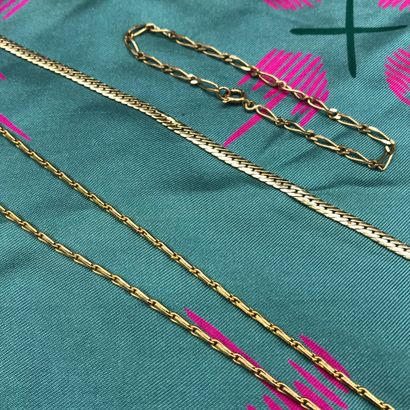 null Lot of two bracelets and a necklace in yellow gold 

Eagle head hallmark

PN...