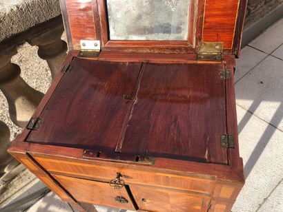 null TABLE DE TOILETTE ou CHIFFONIERE en bois de placage et marqueterie de bois de...