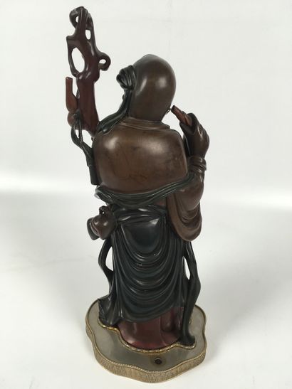 null CHINE Grande figurine en bois sculpté et laqué représentant Shoulao tenant d’une...