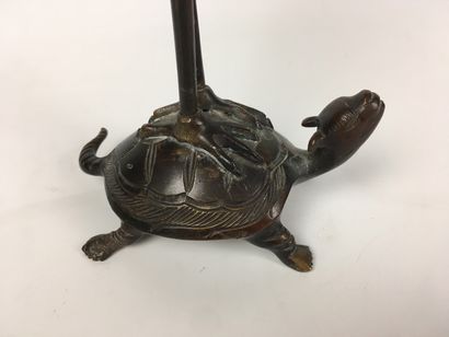 null In the style of BARYE Heron on a turtle Bronze with brown patina Height : 27...