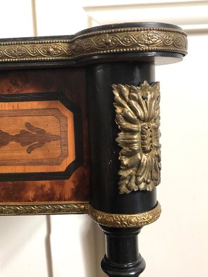 null Blackened wood and precious wood marquetry TRAVAILLEUSE opening with a mobile...