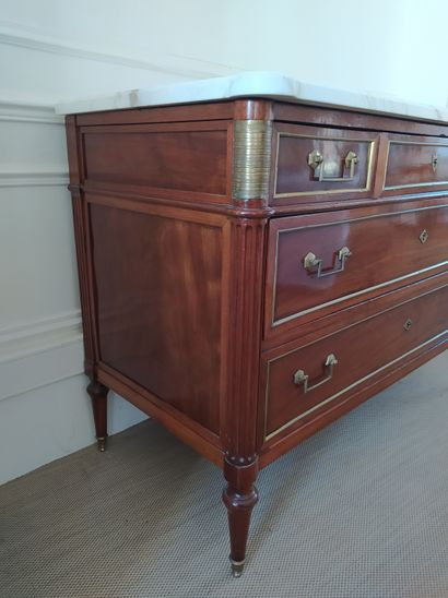null A mahogany veneered COMMODE opening in front with three drawers with brass fillets....