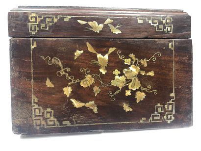 null Wooden box with mother-of-pearl inlay decorated with fighters and flowering...