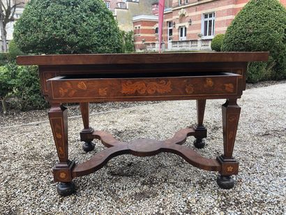 null MIDDLE TABLE forming a desk in veneer and marquetry with rich floral decoration...