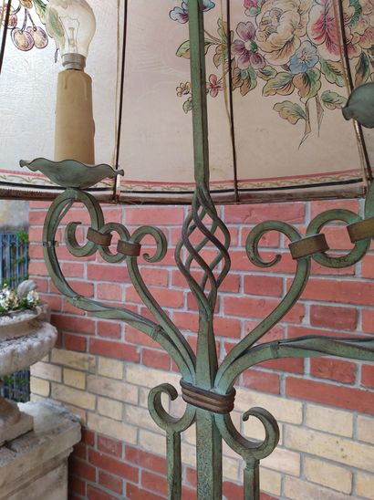 null LAMPADAIRE in wrought iron with two arms of lights. Around 1940 Total height...