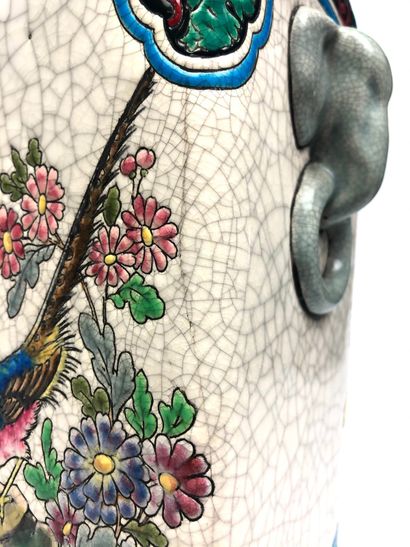 null LONGWY Vase balustre en faïence craquelée à décor émaillé en polychromie d'un...