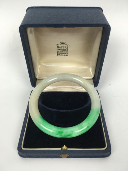 null CHINA Bracelet in jade. Diameter : 8 cm