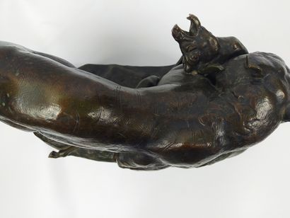  Antoine Louis BARYE (1795-1875) Tigre et antilope Sculpture en bronze à patine brun-vert....