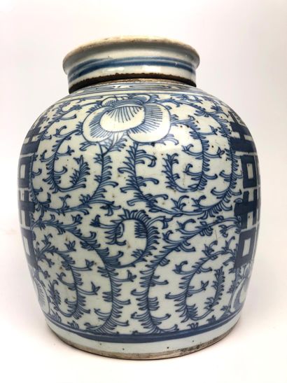  CHINA Ginger pot in blue and white porcelain decorated with lotus flowers. Lid probably...