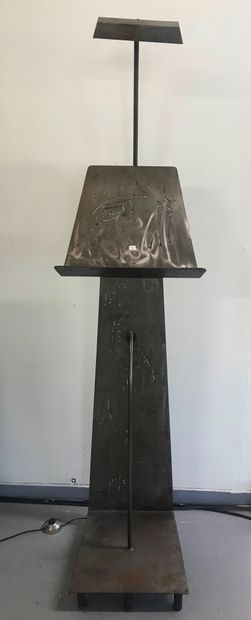 null CHURCH LECTERN

in chased metal

H.170 cm