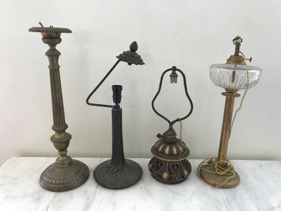 null Lot of five LAMP LEGS

in bronze, brass and copper.

A metal leaf-shaped display...