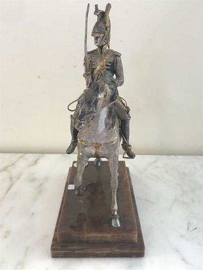 null DRAGON DE LA GARDE IMPERIALE

Sculpture en bronze à patine argenté et doré

Sur...