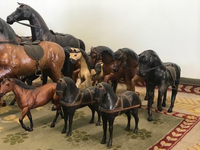 null COLLECTION DE FIGURINES DE CHEVAUX 

En composite et garni de cuir

Taille allant...