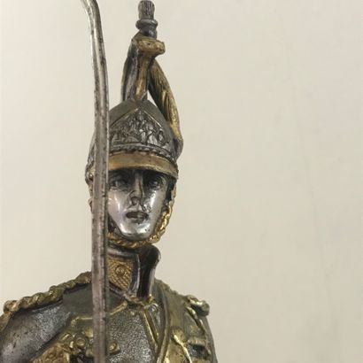  DRAGON DE LA GARDE IMPERIALE 
Sculpture en bronze à patine argenté et doré 
Sur...