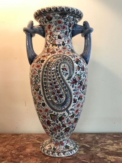 GIEN 
Vase balustre à anses à décor Cachemire...