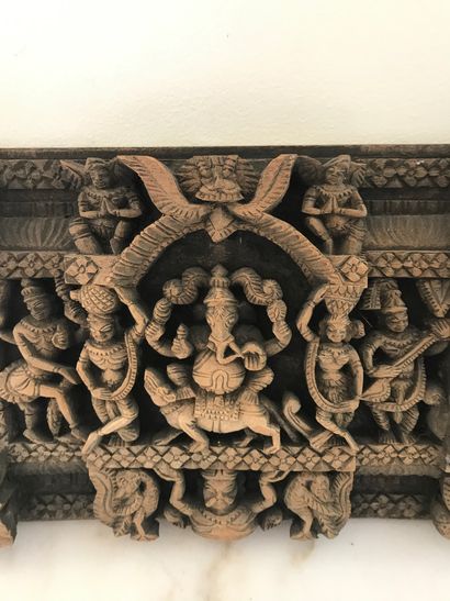 null HIGH RELIEF in carved wood 

INDIA

Representing characters and deities 

25x84,5...