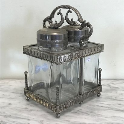 null BISCUIT POT

Metal frame decorated with water leaves and colonettes resting...