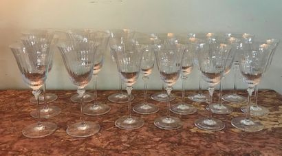 null CRISTAL DE SEVRES

Service of crystal glasses with corolla

7 red wine glasses...