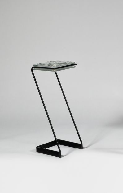 null WORK OF THE 1950's Square ashtray in glass slab in a steel wire base, on a Z-shaped...