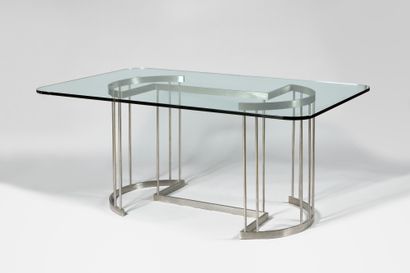 null TRAVAIL DES ANNEES 1980 Table bureau à plateau rectangulaire en verre à piètement...