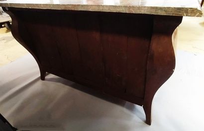 null A BRIDGE COMMODE in veneer and rosewood marquetry opening in front of four drawers...