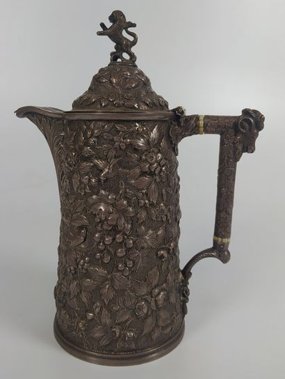 null Andrew Ellicott WARNER (1786-1870) A chased and embossed silver coffee pot with...