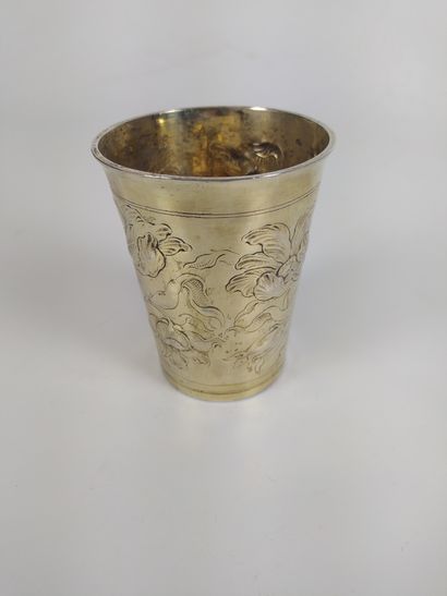 null Gilded silver GOBELET with engraved, embossed and chased decoration of large...