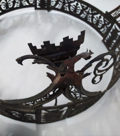 null IMPORTANT LIGHT WREATH in wrought iron, openwork, embossed and gilded with decoration...