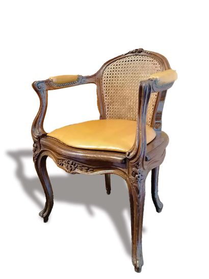 null MUSICIAN'S SEAT in natural wood carved and molded with floral motifs, the armrests...
