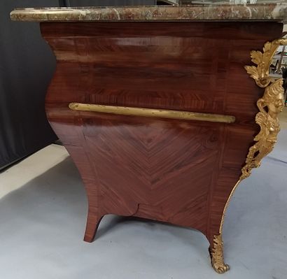 null A BRIDGE COMMODE in veneer and rosewood marquetry opening in front of four drawers...