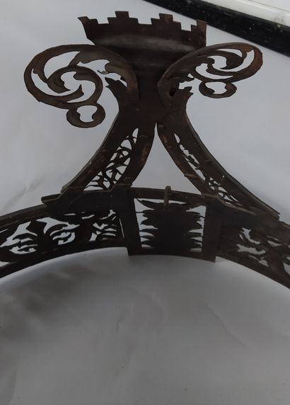 null IMPORTANT LIGHT WREATH in wrought iron, openwork, embossed and gilded with decoration...