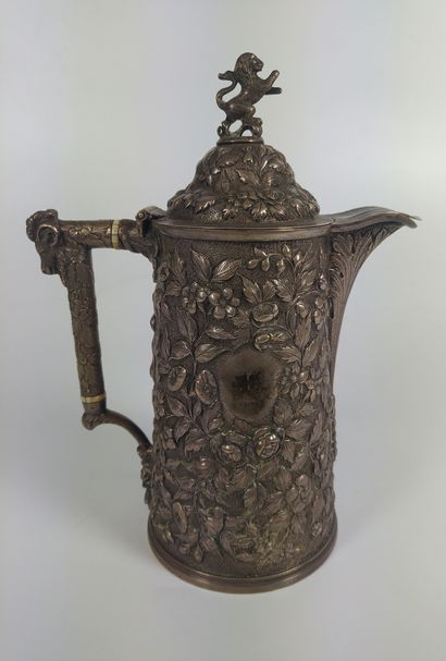 null Andrew Ellicott WARNER (1786-1870) A chased and embossed silver coffee pot with...